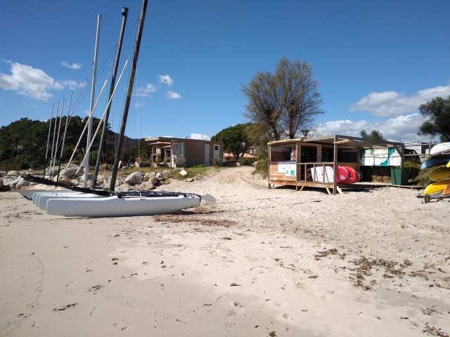  Cobertizo en la playa de la bahía de Pinarello 