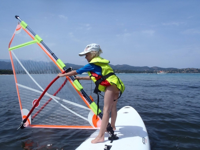  Mantener el equilibrio en la Windsurf 