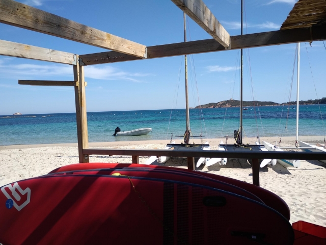  Salón al aire libre en la Bahía de Pinarello 