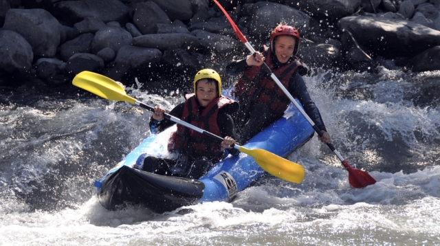  Descenso rápido de rafting 