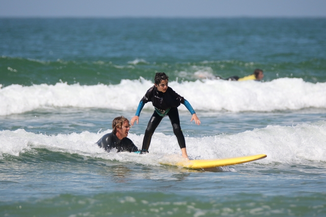  Clase privada de surf para un niño 