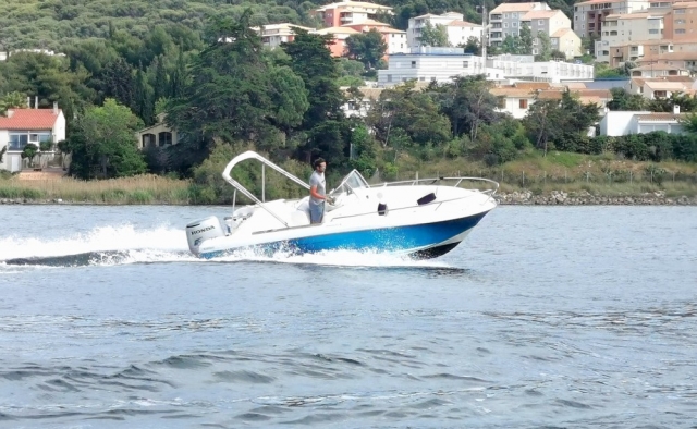  Momento de evasión en el agua 