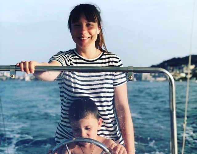 Madre e hijo a bordo 