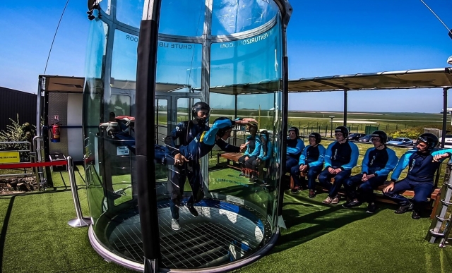  En plena caída libre