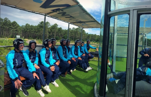 Actividad grupal en Normandía. 