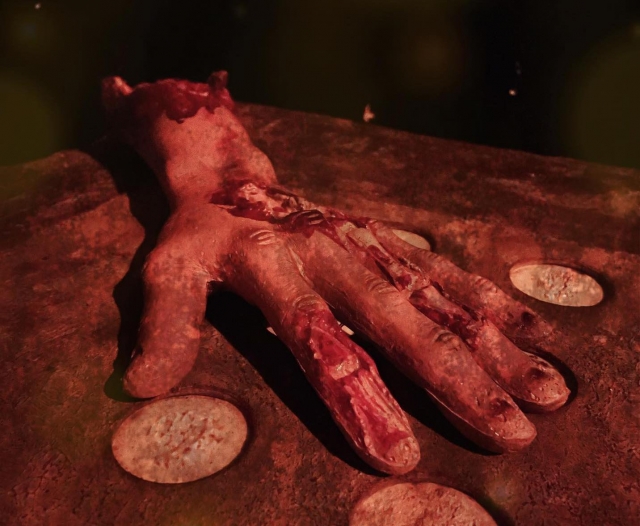  Mano recortada falsa