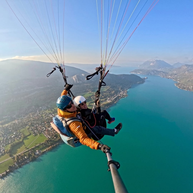  Vuelo en parapente sobre el lago de Annecy 