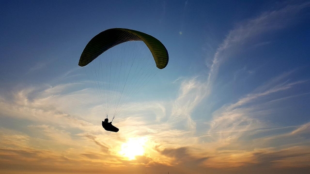  Parapenle al atardecer 