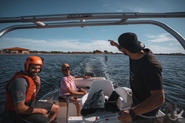  Barco tractor para deportes acuáticos 