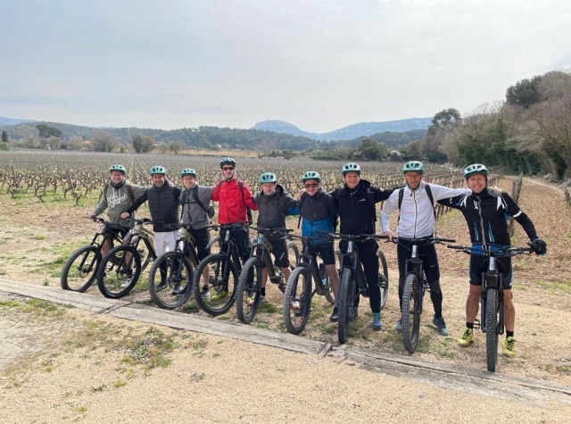  Paseo en bicicleta de cerro con suspensión total