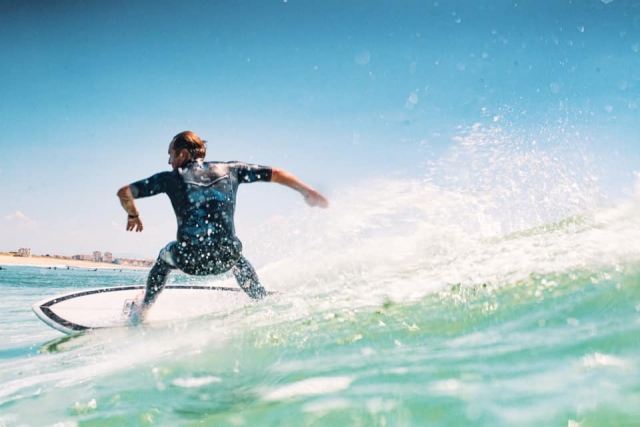  Un surfista experto le acompañará 