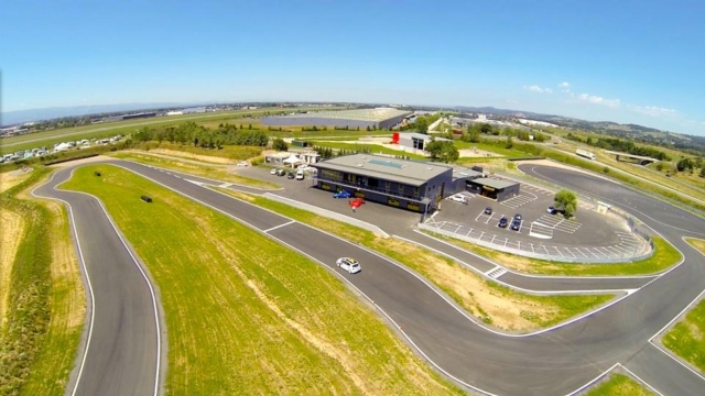  Vista de un circuito de carreras en Andrézieux-Bouthéon 