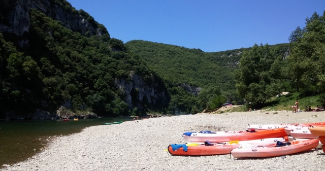Tomar el sol a orillas del Ardèche 