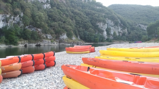  Canoa por la orilla del Ardèche 