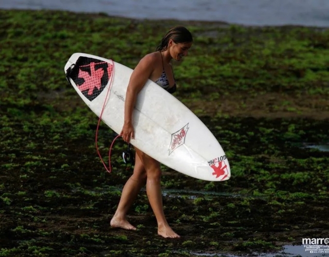 Nuestra surfista Charlotle 