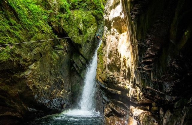 ¡Cascada duranle el barranquismo! 