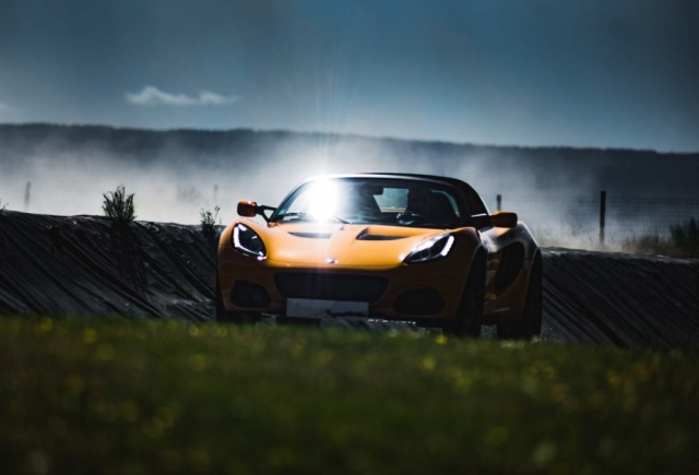  Lotus Elise Sport bajo el sol 