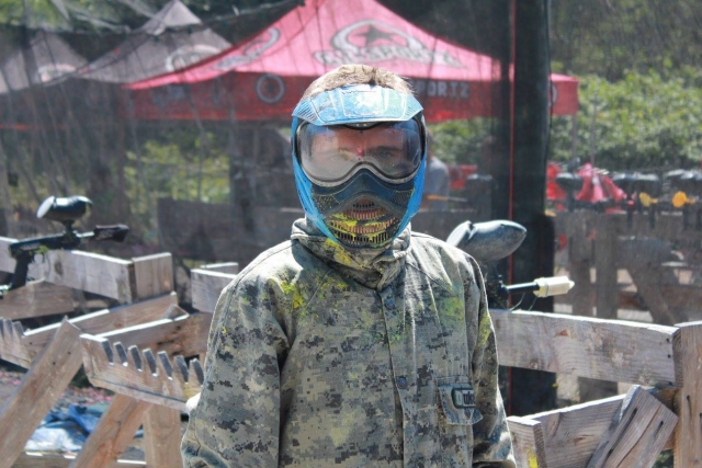  Pequeño jugador golpeado 