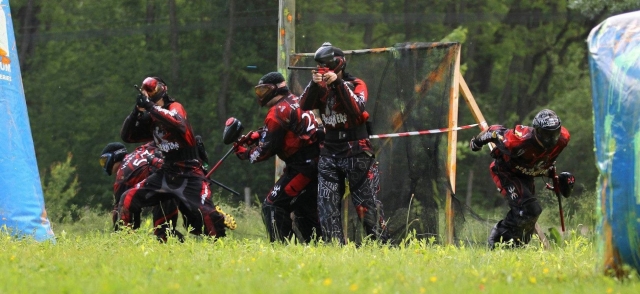  El equipo rojo marca su territorio 