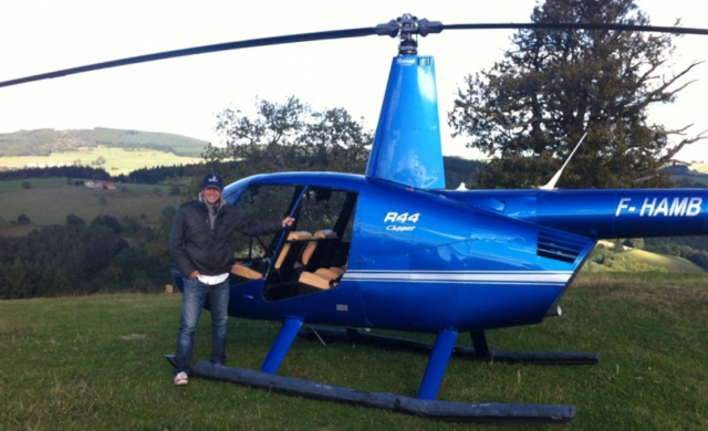  Buen humor y profesionalidad a bordo del Robinson R44