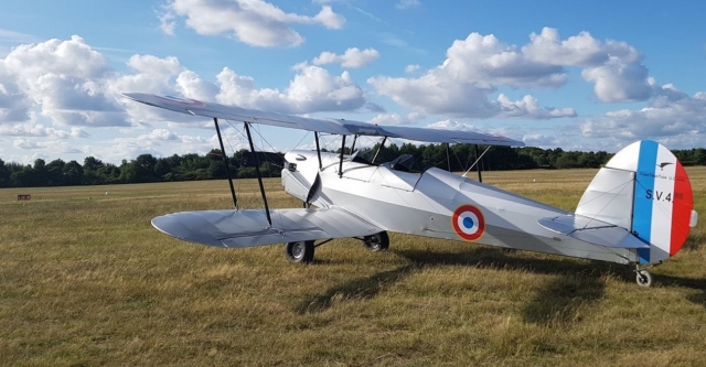  Listo para despegar en avión Stampe SV4RS. 