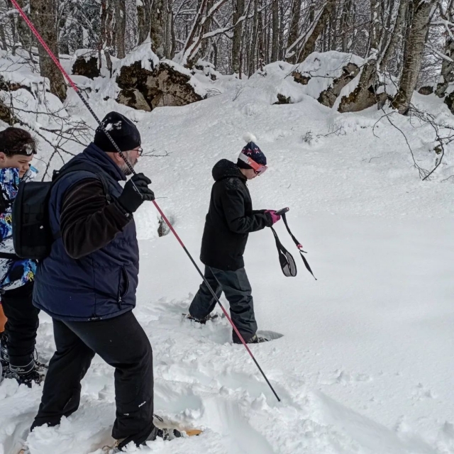  Camicrema deportivo en nieve profunda 