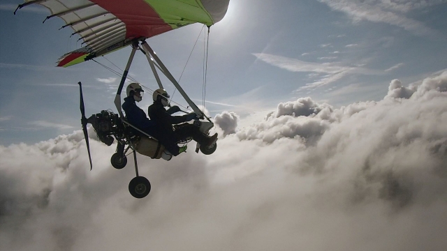 ¡Por encima de las nubes en ultraligero! 