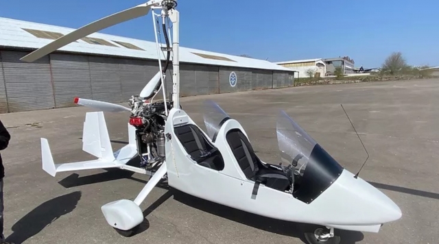  Ultraligero autogiro blanco en Annecy 