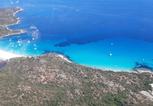  Las hermosas costas de Córcega. 