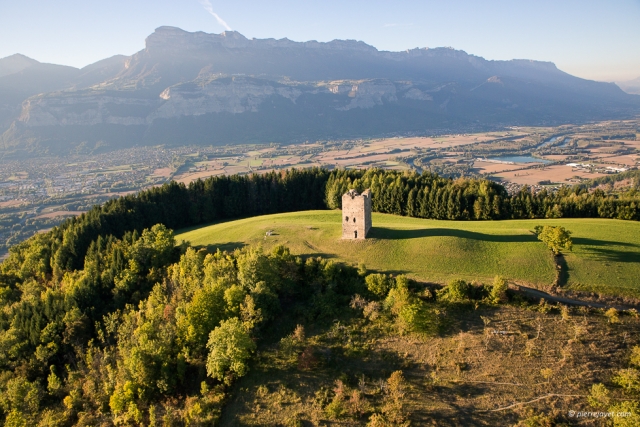  La bonita meseta de la torre de Montfallet 