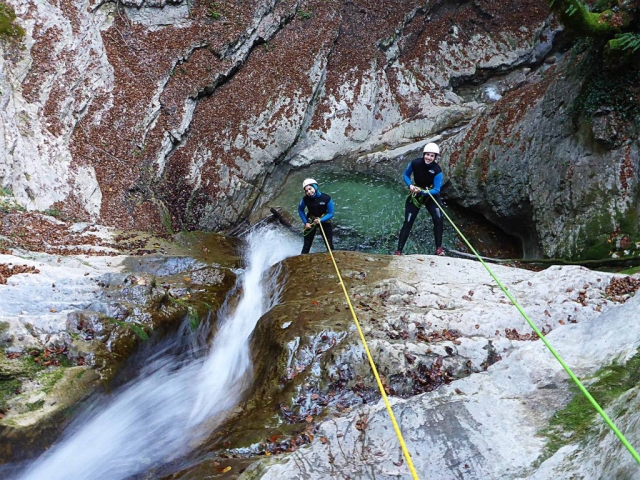  Descenso por cuerdas 