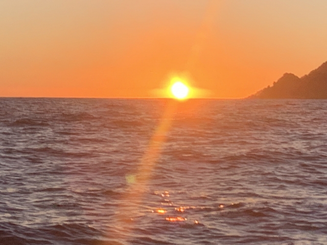  Paseo en barco al atardecer 