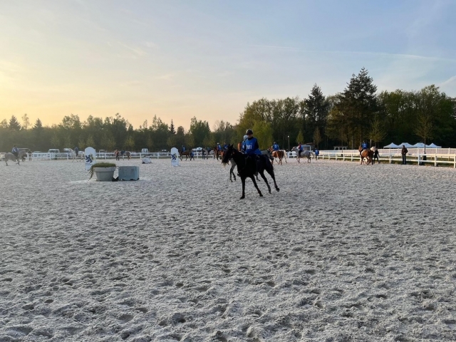 Demos algo de velocidad al caballo.