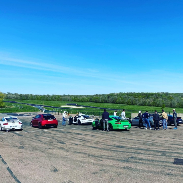  Listos para salir al circuito 