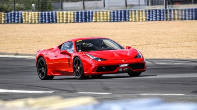  Velocidad y sensaciones a bordo del Ferrari 458 Speciale 