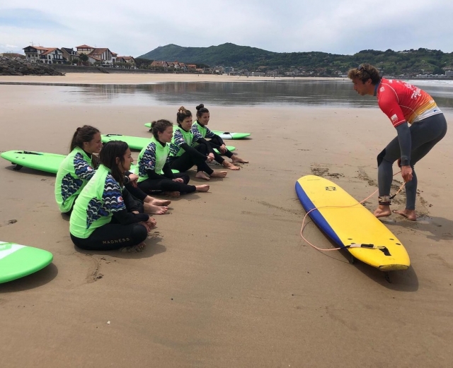  ¡Sesión informativa antes de lanzarse al mar! 