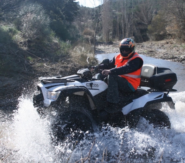  Explorando en cuatrimoto.