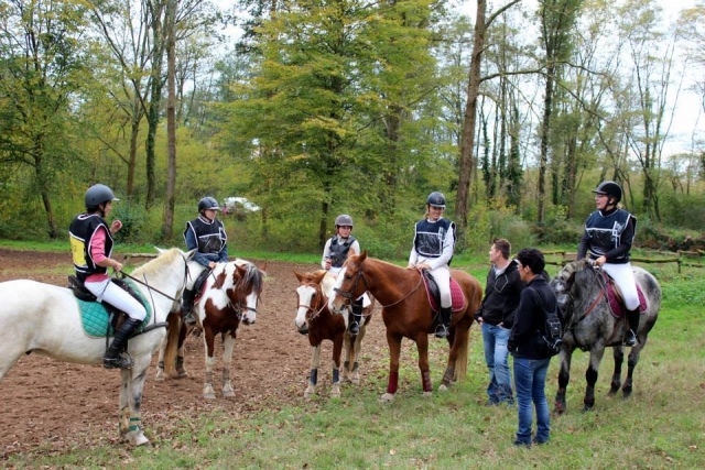 Pbaños a caballo en grupo 