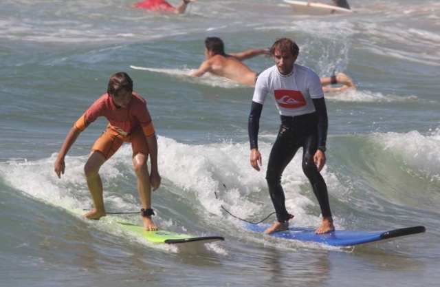  Iniciación al surf con un instructor. 