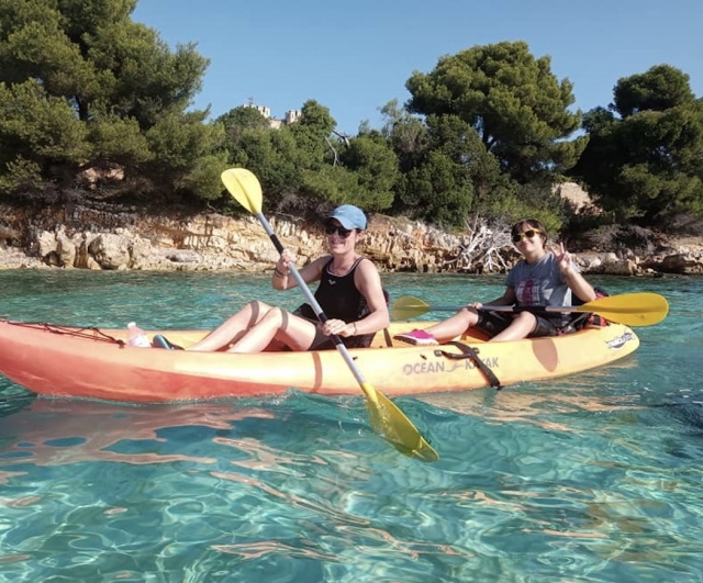  Viaje en kayak con sus ses queridos.