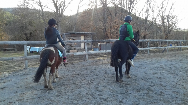 Pbaños a caballo cerca de Ongles 