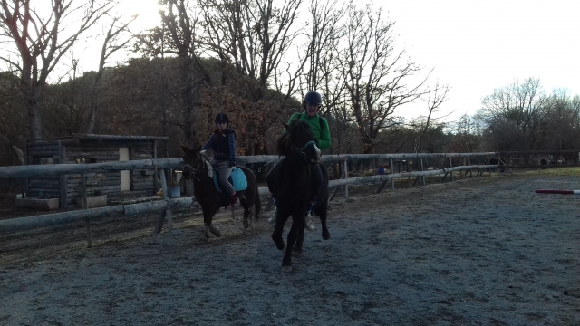 Pbaños a caballo en Saint-Étienne-les-Orgues 