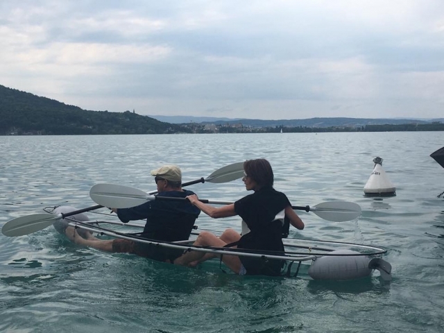 Kayak en el lago de Annecy. 