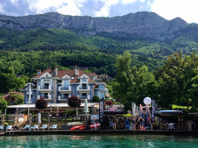  Muy bonita villa a orillas del lago de Annecy 