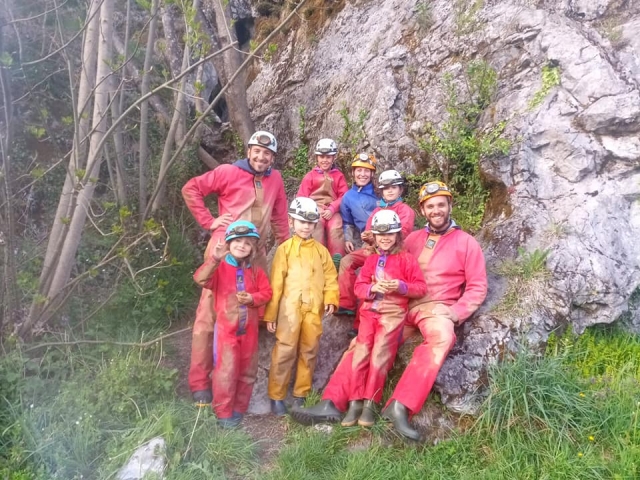  Todo sucio al final de la actividad de espeleología 