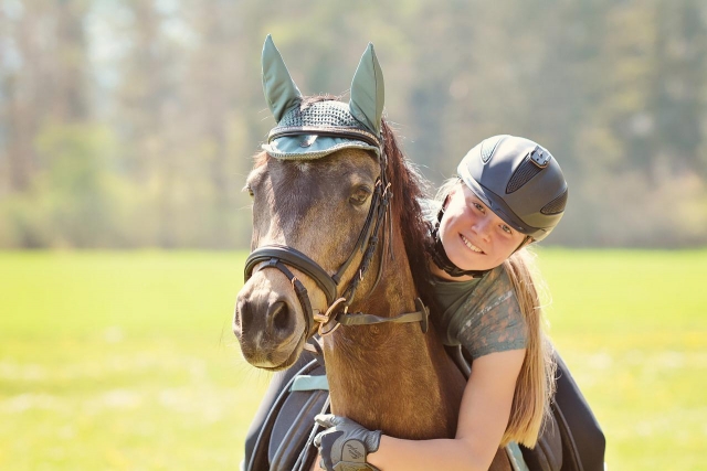 Complicidad con sus pbaños a caballo compañero