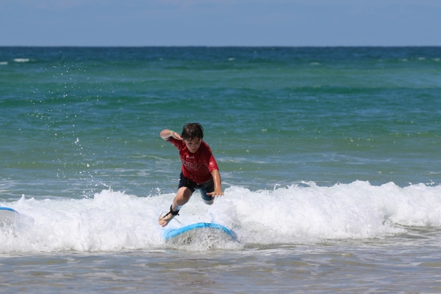  ¡A toda velocidad en las olas! 
