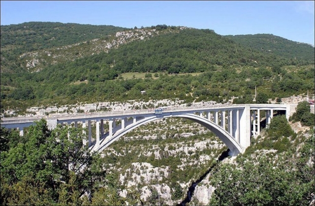  El puenle Bras de la Plaine en Saint Pierre. 