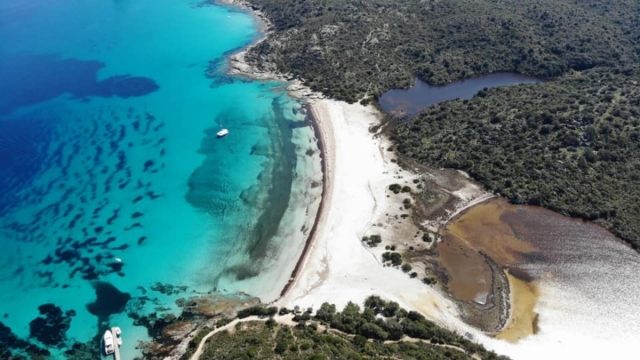 Panorama de las aguas cristalinas de Saint-Florent