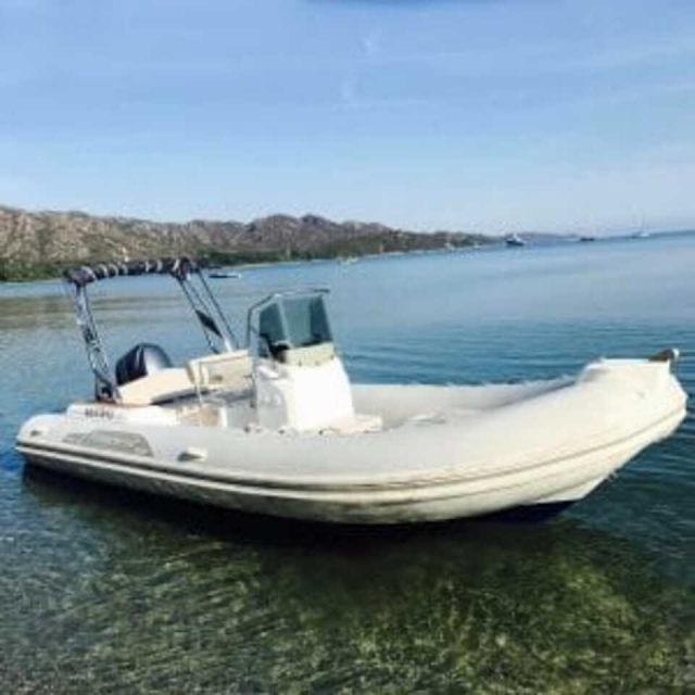 El Capelli semirrígido en las aguas corsas